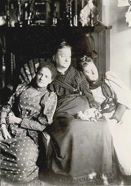 Helen Embury Wardwell, Susan Blodgett, and their mother, Mrs. Embury