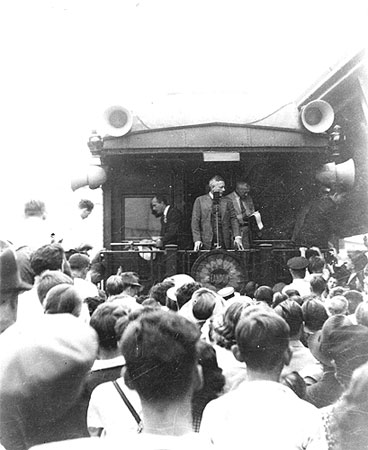 Alf landon campaigning in 1936