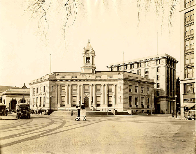 Town Hall and Atlantic Square in the 1930s