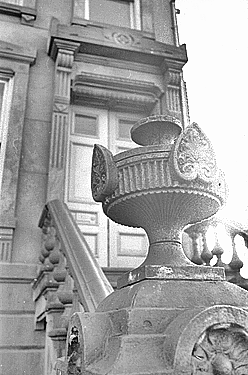 Brownstone stoop, Bell Street, detail